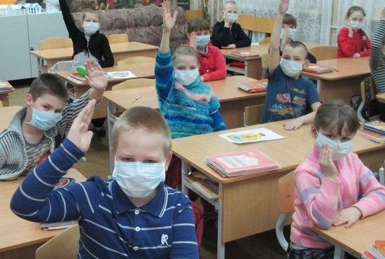 Специалисты признали риск распространения коронавируса в школах минимальным