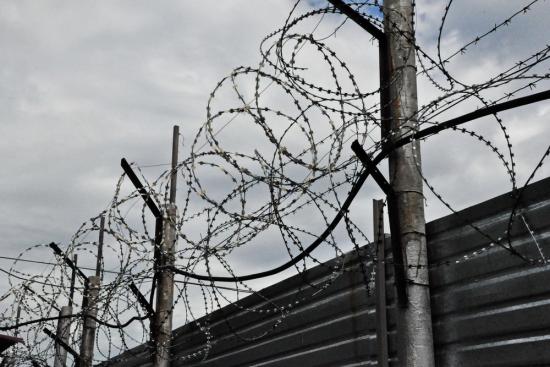 За доставку запрещенных предметов в места лишения свободы с начала года в Приангарье привлекли 10 человек