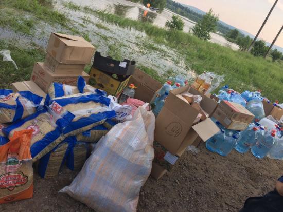В пункты временного размещения граждан в Тулуне доставлены продукты и питьевая вода