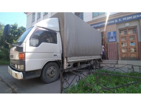 Более 400 тонн гуманитарной помощи пострадавшим от наводнения прошло через пункт сбора на Российской, 20 в Иркутске