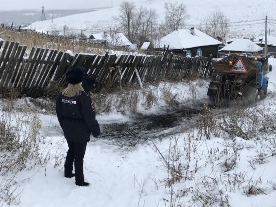В Свирске сотрудники ГИБДД выявляют опасные стихийные горки