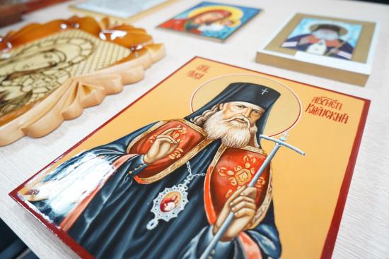 Созданную в саянской колонии икону Святителя Луки отправят на всероссийский конкурс