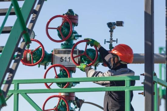 Более 400 студентов пройдут оплачиваемую практику в ИНК