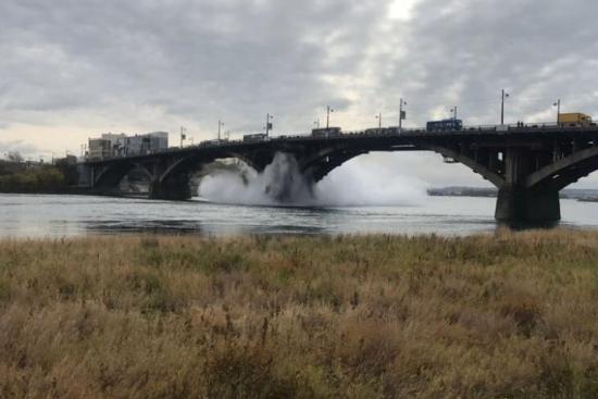 Ремонтные работы тепломагистрали под Глазковским мостом в Иркутске продолжатся до вечера вторника