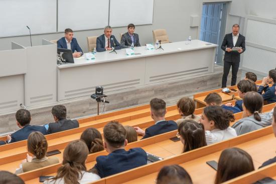 В ИрГУПС стартовала Тематическая неделя для учащихся 8 – 11 классов