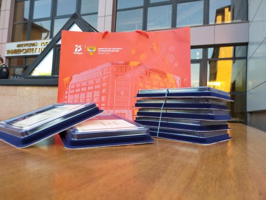 В ИрГУПС начали выдавать дипломы выпускникам 2020 года
