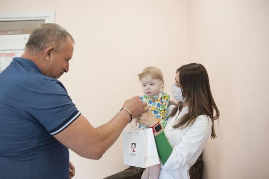 Сотрудники ИркАЗа посетили маленьких пациентов Шелеховской больницы