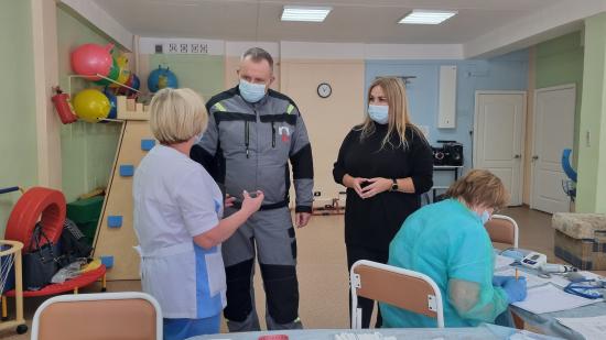 В Шелехове работают специалисты федерального медико-профилактического центра из Перми