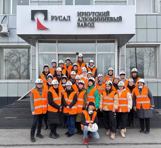 Будущие врачи побывали в цехах ИркАЗа в рамках проекта «Открытый завод»