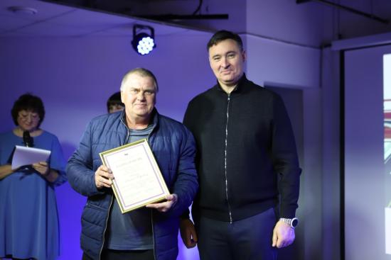 Работников дорожного хозяйства и городского транспорта наградили в Иркутске в преддверии профессионального праздника