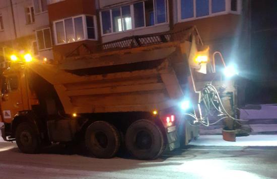 Последствия сильного ветра и метели устраняют в Иркутске