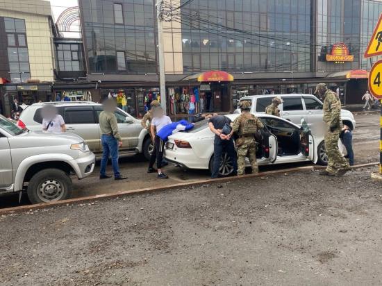 Перевозившего оружие мужчину задержали в центре Иркутска