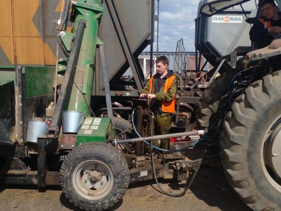 Первые 100 студентов аграрных учебных заведений приступили к оплачиваемой практике в рамках федерального проекта «Кадры в АПК»