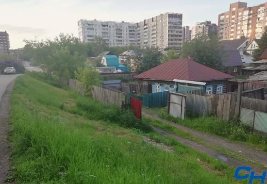 Фото Иванны Обухович Специальную канаву для отвода воды оборудуют на Канской в Иркутске
