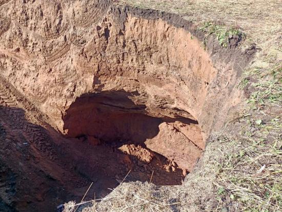 Ученые ИЗК СО РАН обследуют место образования карстового провала в Нукутском районе