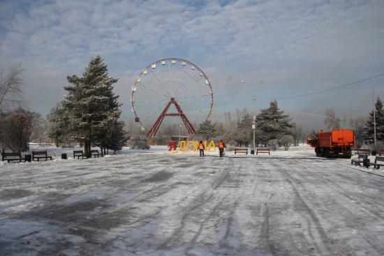 Заливку катка начали на острове Конный в Иркутске