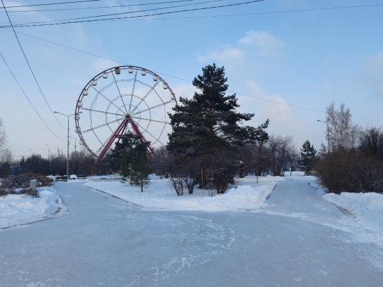 Каток площадью почти 5 тысяч квадратных метров открыли в Иркутске на острове Конный