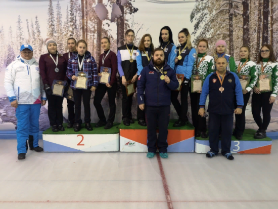 Иркутская женская команда заняла второе место на чемпионате СФО по керлингу