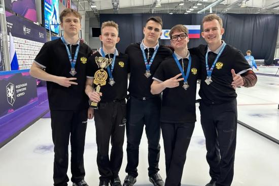 Мужская команда Иркутской области стала второй на чемпионате России по керлингу