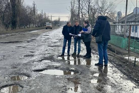Власти Приангарья организуют в 2024 году ремонт четырех улиц в Кировске ЛНР
