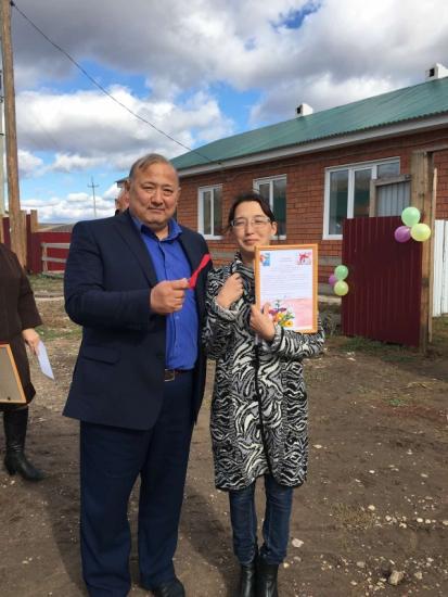 В Бохане первые четыре семьи получили ключи от новых квартир
