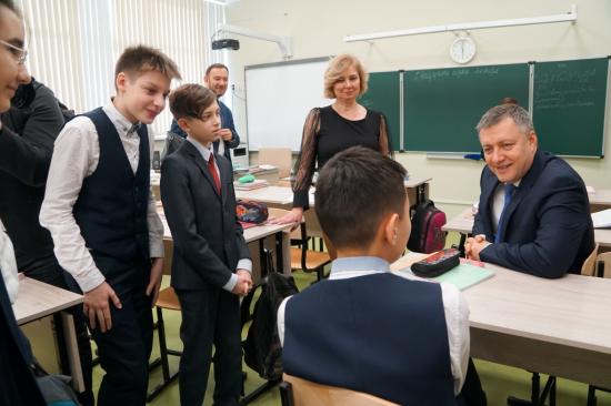 Врио губернатора показали иркутскую школу № 19