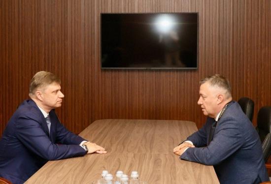 Игорь Кобзев обратился к главе РЖД с просьбой отремонтировать привокзальные площади на двух станциях БАМа в Иркутской области