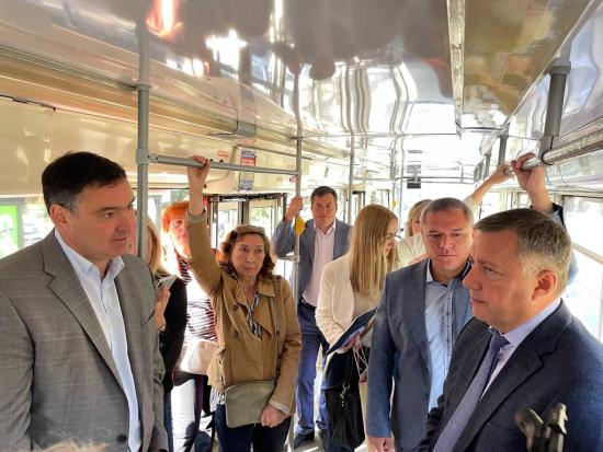 Перспективы развития общественного электротранспорта обсудили Игорь Кобзев и Руслан Болотов