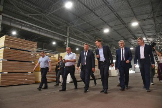 Сотрудничество с производственным концерном DoorHan обсудил губернатор Приангарья Игорь Кобзев