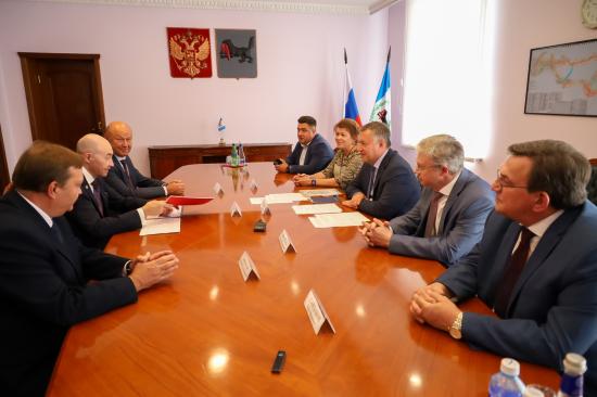 Развитие трансплантационной программы обсудил губернатор Приангарья с главным внештатным трансплантологом Минздрава РФ Сергеем Готье