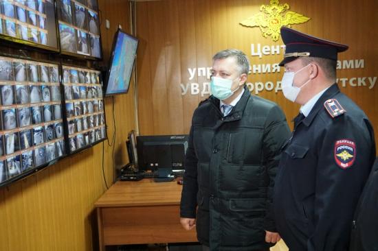 Улицы Иркутска ежедневно патрулируют около 500 человек