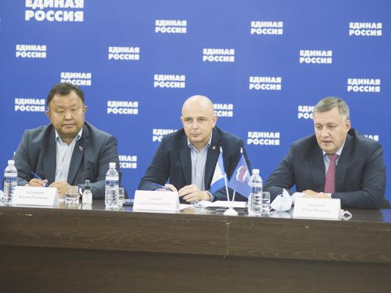 Сергей Сокол поздравил Игоря Кобзева с избранием на должность губернатора Иркутской области