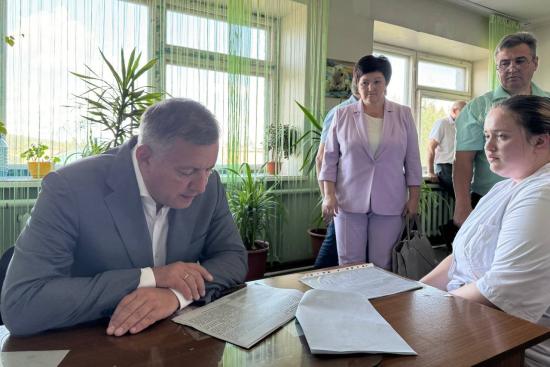 Губернатор Иркутской области работал в выходные дни в Казачинско-Ленском районе