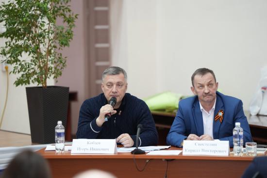 Социально-экономическое развитие Киренского района обсудил глава региона Игорь Кобзев с местными жителями