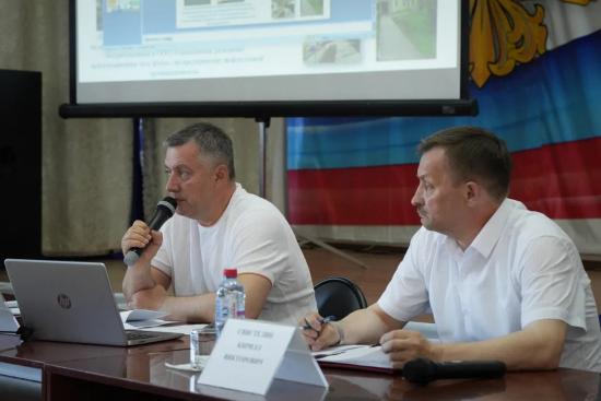 Почти четыре часа отвечал на вопросы губернатор Приангарья Игорь Кобзев на встрече с жителями Киренского района