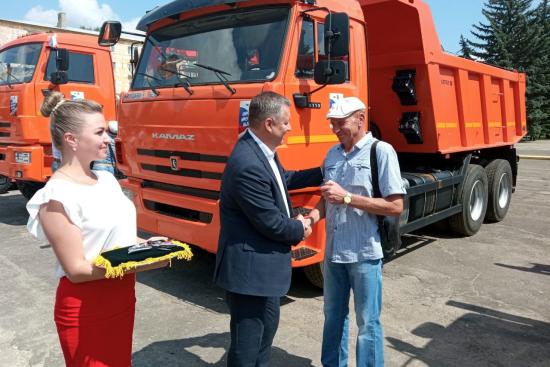 Иркутская область передала Кировску ЛНР коммунальную спецтехнику