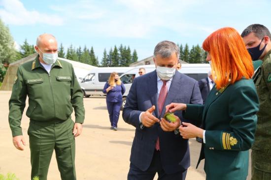 Глава Рослесхоза Сергей Аноприенко посетил два лесопитомника в Иркутской области