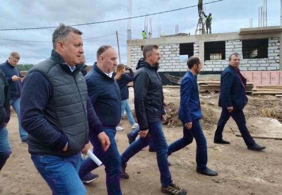 Строительство домов для переселенцев из аварийного фонда и медиков планируют завершить в микрорайоне Восточный Нижнеудинска до конца года