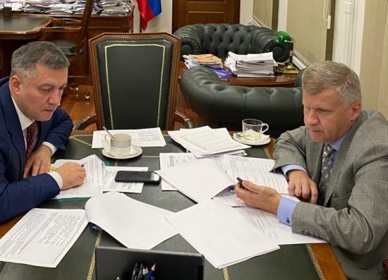 Глава Иркутской области обсудил реализацию нацпроектов в регионе с замминистра просвещения РФ