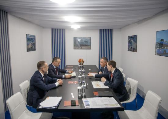 Вопросы развития транспорта и дорог в Иркутской области обсудили министр транспорта России Андрей Никитин и Игорь Кобзев
