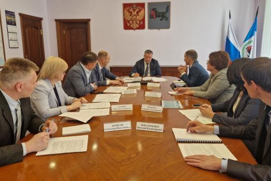 Ход проектирования нового корпуса Иркутской областной детской больницы обсудил губернатор с подрядчиком