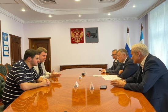 Возможность проведения в Иркутске состязаний по кулачному бою обсудили Игорь Кобзев и Кирилл Щекутьев
