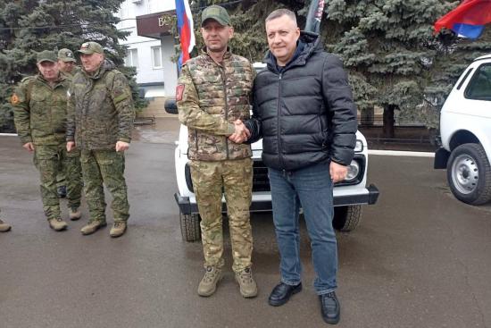 Десять новых внедорожников передал участникам СВО из Приангарья губернатор Игорь Кобзев