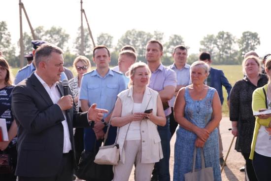 Транспортная доступность для жителей посёлка Мегет организована по кратчайшим из возможных маршрутов