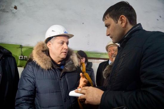 Жители Вихоревки пожаловались Игорю Кобзеву на плохую питьевую воду