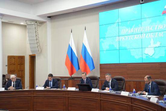 Совещание по строительству школ в Приангарье провели первый зампред Совета Федерации Андрей Яцкин и губернатор Игорь Кобзев