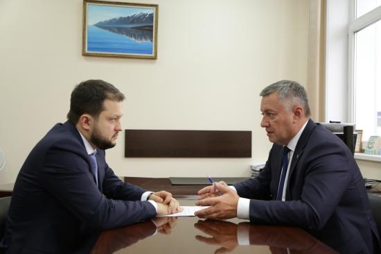 Строительство нового аэропорта Иркутска обсудили губернатор Игорь Кобзев и глава Росавиации Дмитрий Ядров