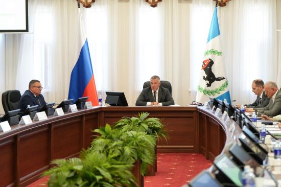 Заключить муниципальные контракты на реализацию инициатив граждан до конца июля поручил губернатор Приангарья Игорь Кобзев