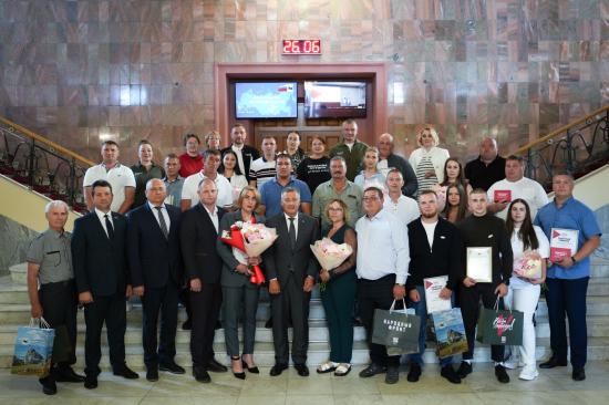 Знак народного признания «Команда Путина» вручили жителям Иркутской области за смелость и мужество, проявленные при атаке беспилотников