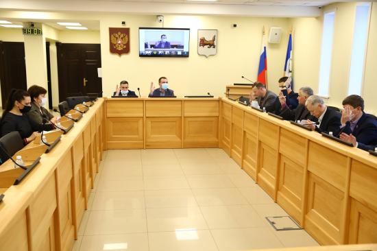 Комитет по госстроительству Заксобрания рекомендовал принять проект закона о поправках к Уставу Иркутской области